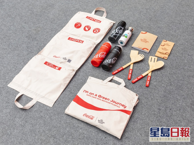 回收獎賞機將會向回收膠樽的市民隨機送上紀念禮物。