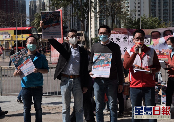 工聯會開設街站收集市民簽名,要求政府推出更多支援失業人士措施。