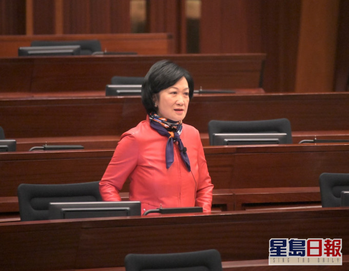 葉劉淑儀要求大學校長將校內各陣營的政治標語清理。資料圖片