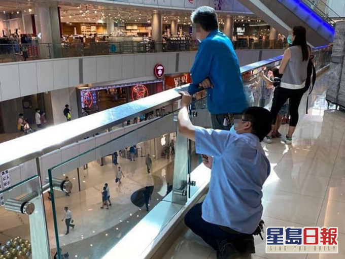 網上流傳有人扭鬆螺絲。Mi Lin Cheng FB