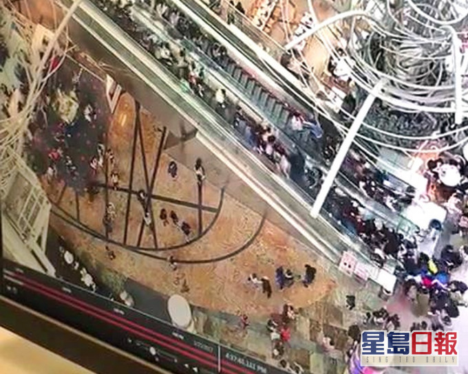 2017年3月朗豪坊自動梯意外導致18名乘客受傷。資料圖片