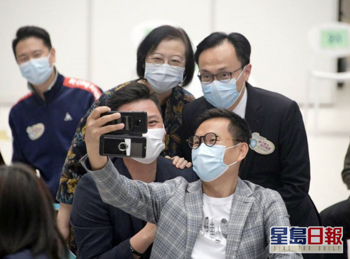 聶德權指,今日的接種安排開放予傳媒採訪,還容許不同人士拍攝。