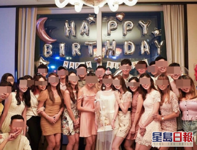 港女不滿「屈蛇」20多人酒店套房聚會被逐。社交網站圖片