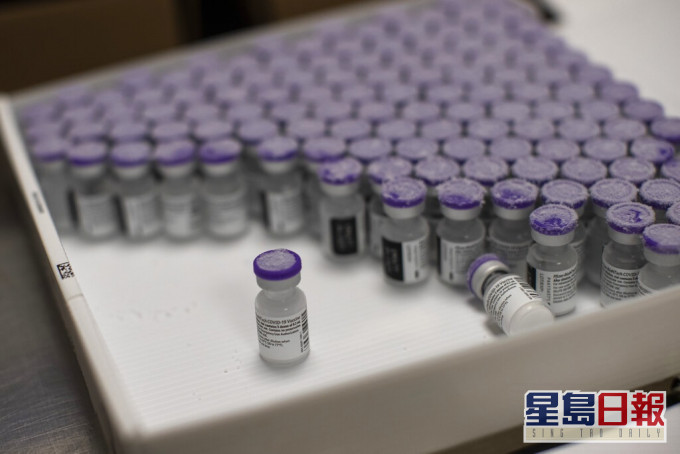 首批BioNTech疫苗最快於周六抵港。AP資料圖片