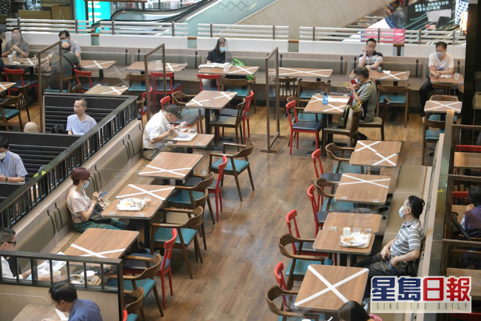 政府指,疫情下,飲食業經營環境變得更為嚴峻,令外出用膳價格在7月轉為按年下跌。 資料圖片