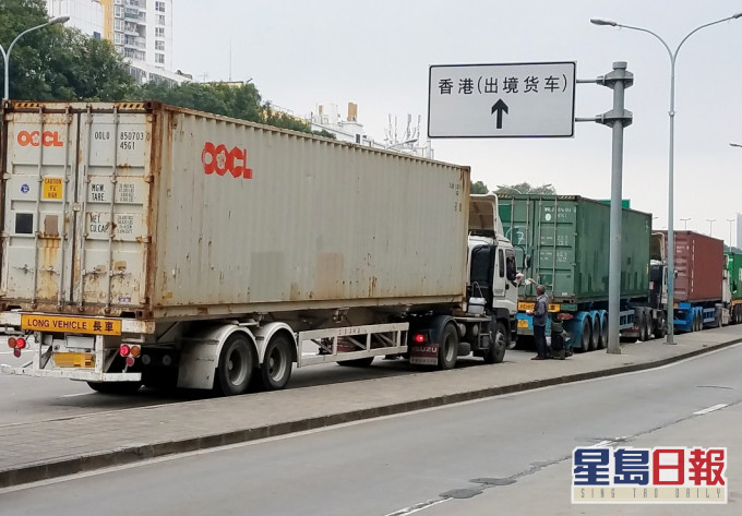 所有跨境貨車司機每天入境深圳時均須檢測。資料圖片