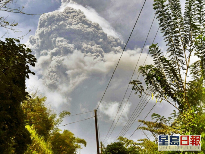 聖文森蘇弗里耶爾火山在當地周五早上發生大噴發。AP圖片