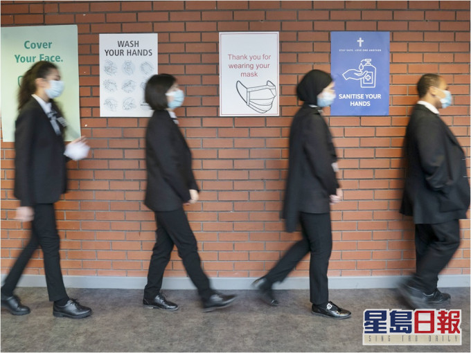 加拿大衞生部指疫苗應用在這個較年幼的年齡組別的人身上是安全和有效的。AP資料圖片