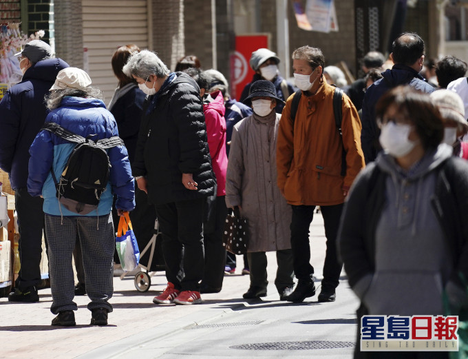 西浦博指,希望民眾盡可能減少外出。AP
