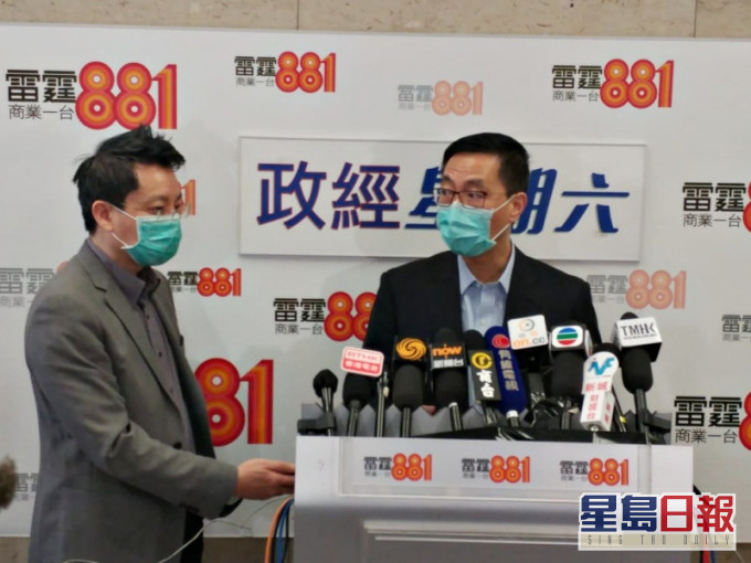 楊潤雄(右)指至少3名文憑試考生滯留湖北。