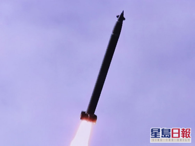 北韓早上發射3枚不明飛行物,南韓軍方料其測試實戰部署新型武器。AP資料圖片