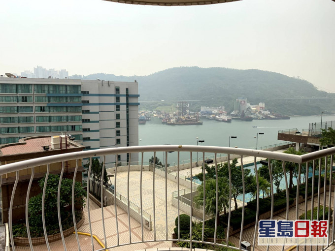 單位外望汀九橋一帶海景,清幽寧靜。