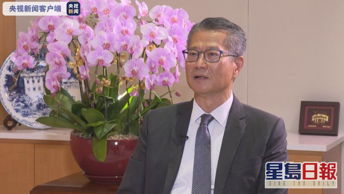 陈茂波强调香港不会实施外汇管制。央视截图