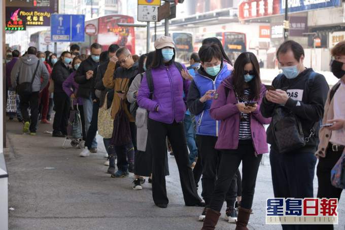 口罩仍然供不應求。資料圖片