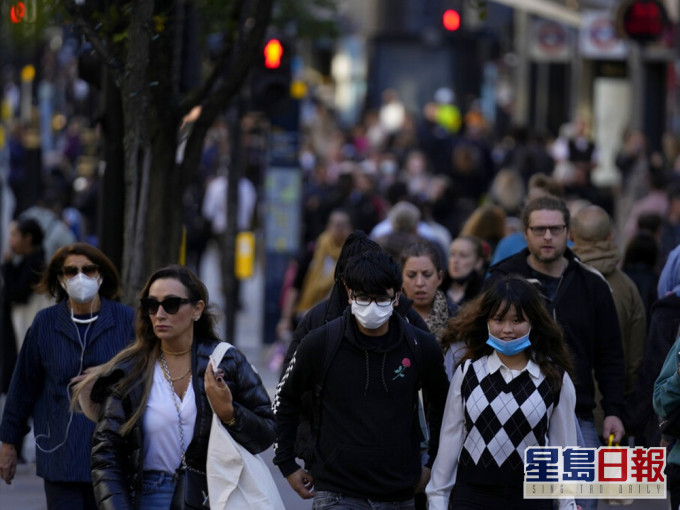 英國近日新冠疫情反彈。AP圖