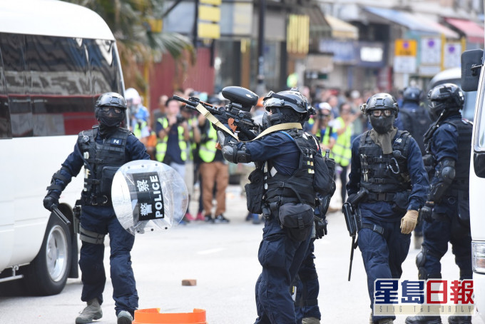 被告涉嫌于去年取用任职警员的客户个人资料。资料图片