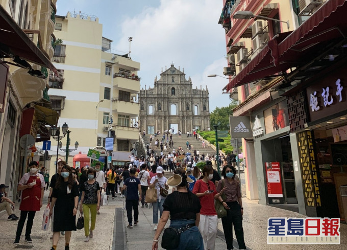 有內地旅客前往澳門的賭場賭博。網上圖片