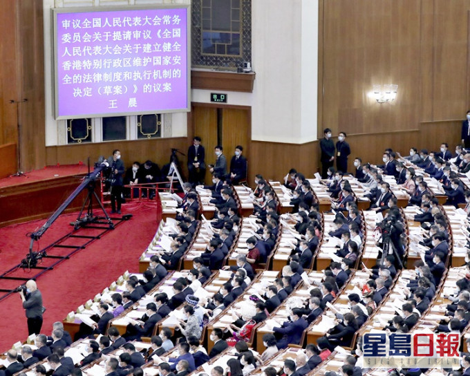 草案獲高票通過。新華社資料圖片