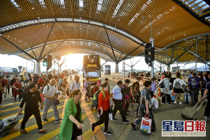 港珠澳大橋口岸「來港易」免檢疫名額每天1000個。資料圖片