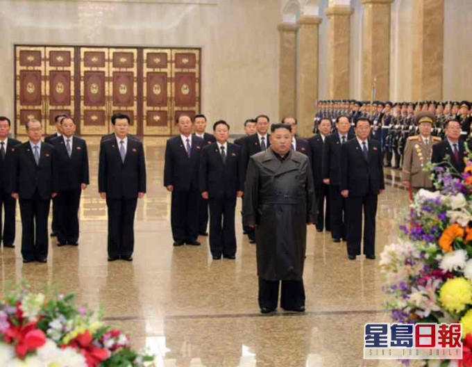 金正恩前往锦绣山太阳宫参谒。朝中社