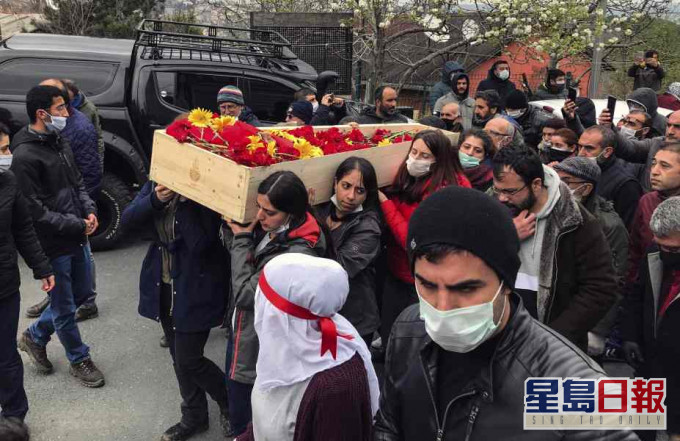 土耳其至今超过500人死亡。AP