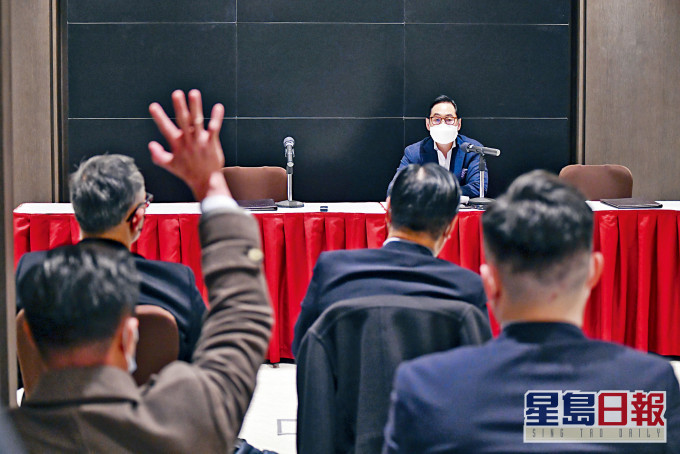 有專業人士建議,康宏小股東應主動集合足夠股數召開股東特別大會。