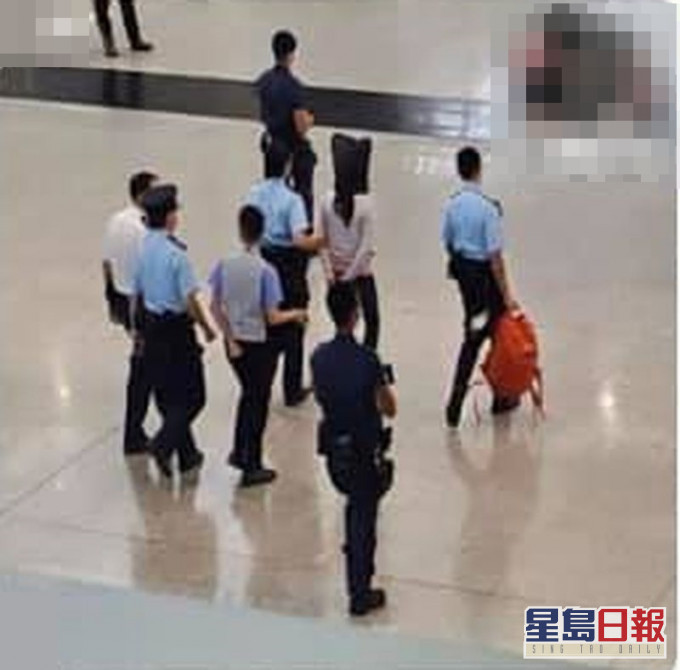 网传疑似为华航乘客在机场被捕。 台湾专页厌世工程师 FB 图片