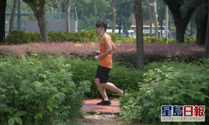 环保署呼吁市民尽量减少户外逗留。