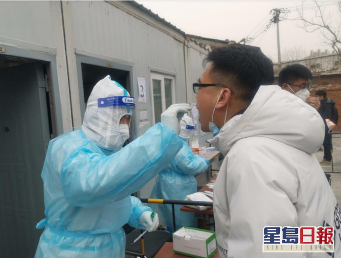 北京疾控中心指一名香港入境北京人士引發了3宗確診個案。網上圖片