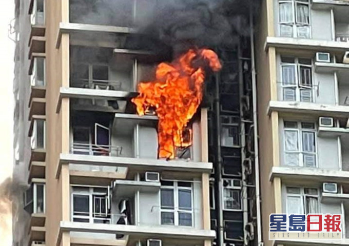 葵涌邨曉葵樓單位陷火海。