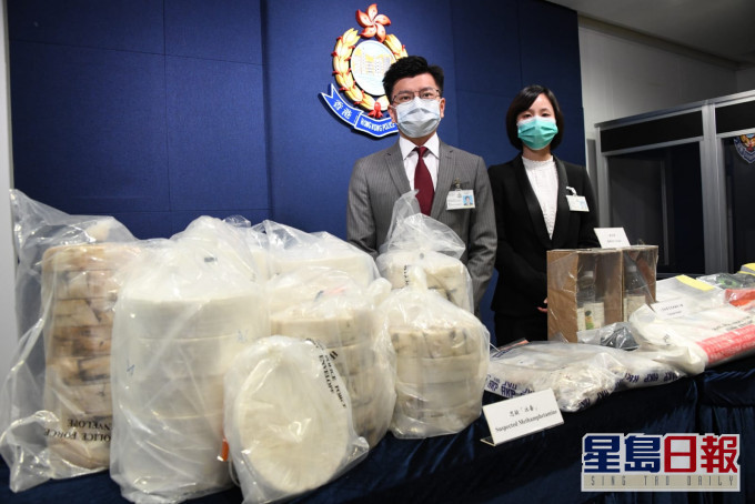 鄒旺忠(左)及葉秀蘭(右)交代案情。楊永亨攝