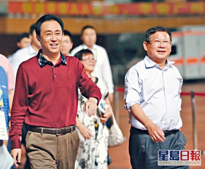 恒大主席許家印(左),富力聯席董事長張力(右)。