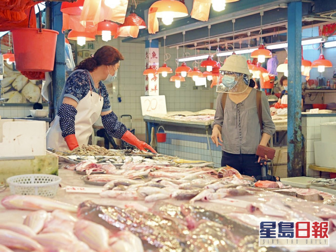 聯會指,魚檔有太多水,容易弄壞儀器,不適合使用八達通機收費。資料圖片