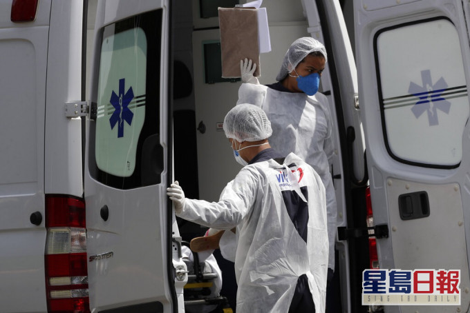 巴西新冠肺炎疫情持續嚴重,但在一座全民接種疫苗的小城病例已大減。AP資料圖片
