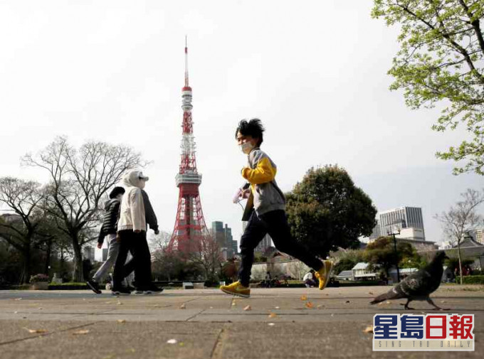東京都政府強烈呼籲市民周末避免外出。AP