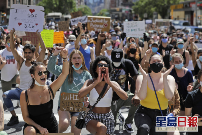 全美各地持續不斷的抗議示威活動加劇了新冠肺炎疫情傳播。AP圖