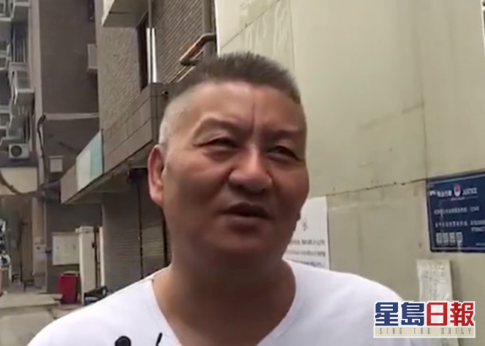 54歲的梁實第25次參加高考仍失手,但他聲言明年仍會再考。影片截圖
