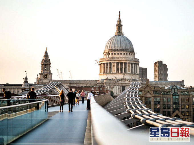 英国智库分析指港人移居当地可带来经济效益。(Jonathan Chng/ Unsplash)