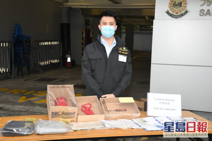警方展示涉案物品。