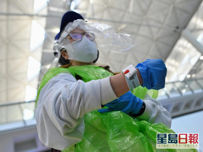 家居檢疫人士需要佩戴手帶。資料圖片