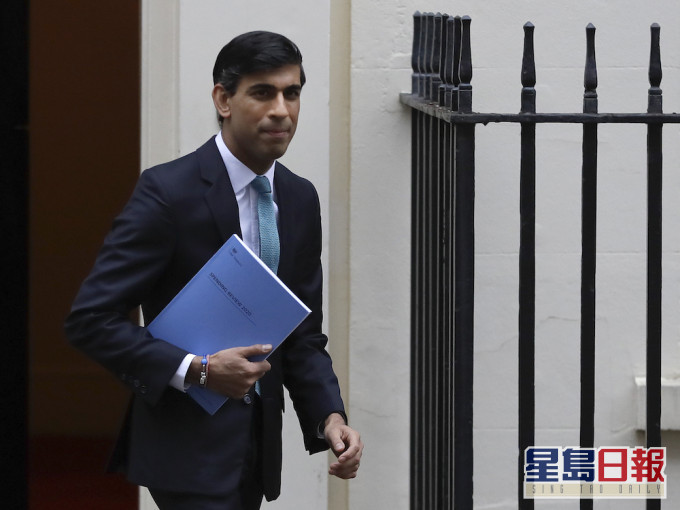 英國財相辛偉誠認為女性衞生用品是必需品,因此不徵收增值稅是正確的。AP
