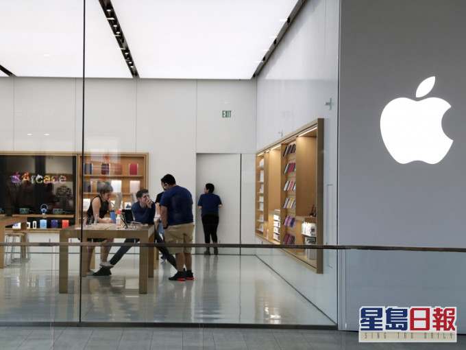 苹果公司宣布旗下11家专门店要再度关闭。AP