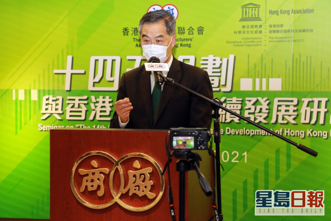 梁振英形容內地發展迅速,港人應把握最後機遇。