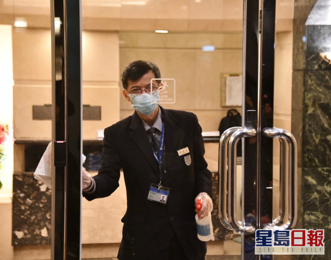 第57宗及第60宗個案所居住的太古城明宮閣已加強清潔。資料圖片