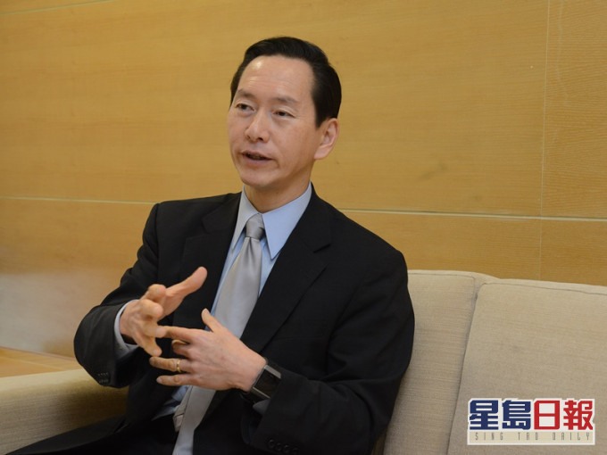 陈智思指外资银行正拒绝高官账户。资料图片