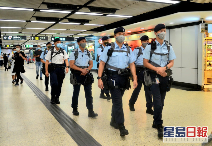 警方反恐特勤隊日前在九龍塘站巡邏。資料圖片