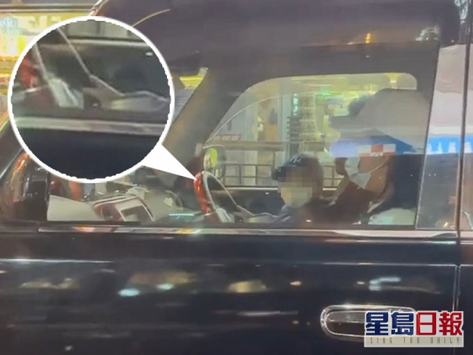 一名年約2至3歲的小童坐在司機大髀「揸大膽車」。網上片段截圖