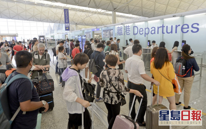 立法會通過《入境條例》修訂,授權入境處可要求航空公司禁止載運個別乘客。資料圖片