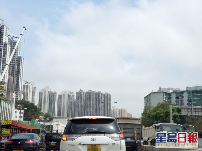 今天香港部分地區出現陽光。讀者提供