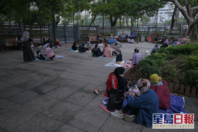 雇主为外佣申请签证须签承诺书。 资料图片